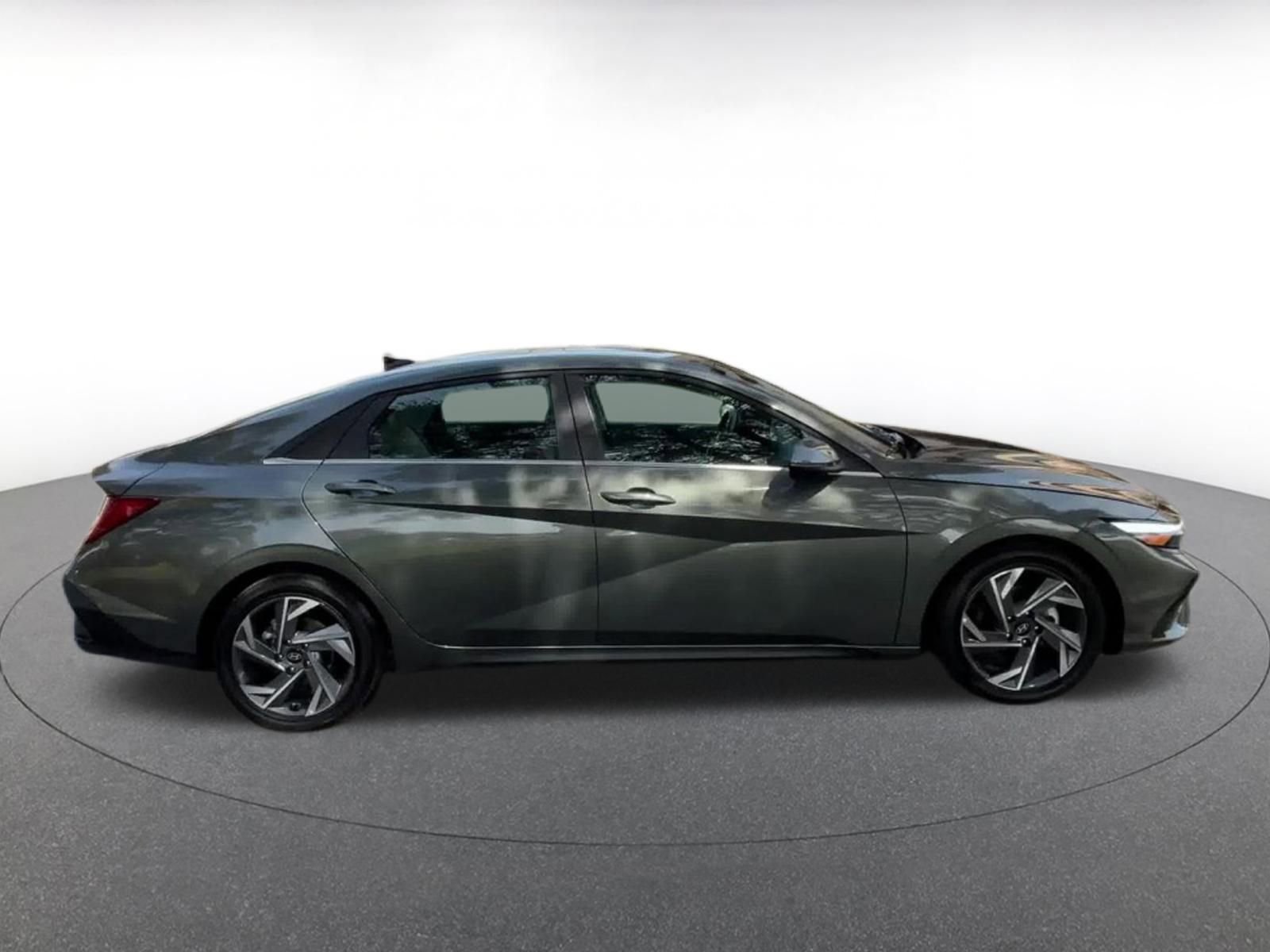 Thumbnail: 2025 Hyundai Elantra - 16