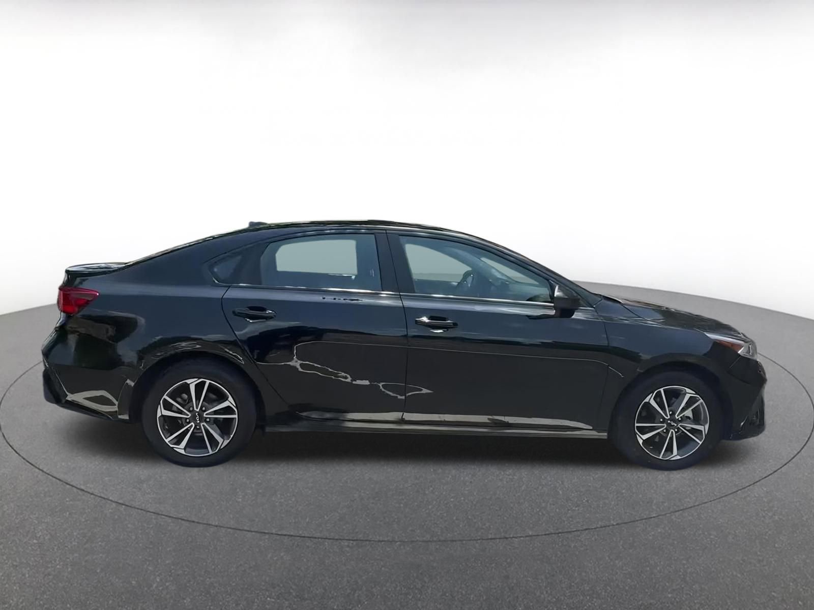 Thumbnail: 2023 Kia Forte - 7