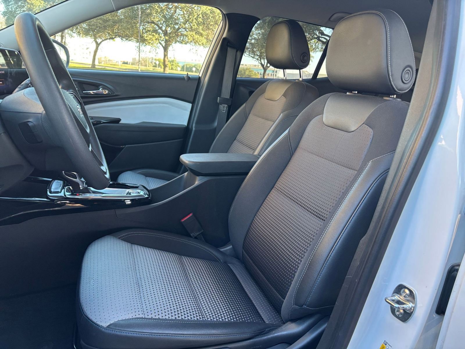 Thumbnail: 2025 Chevrolet Trax - 21