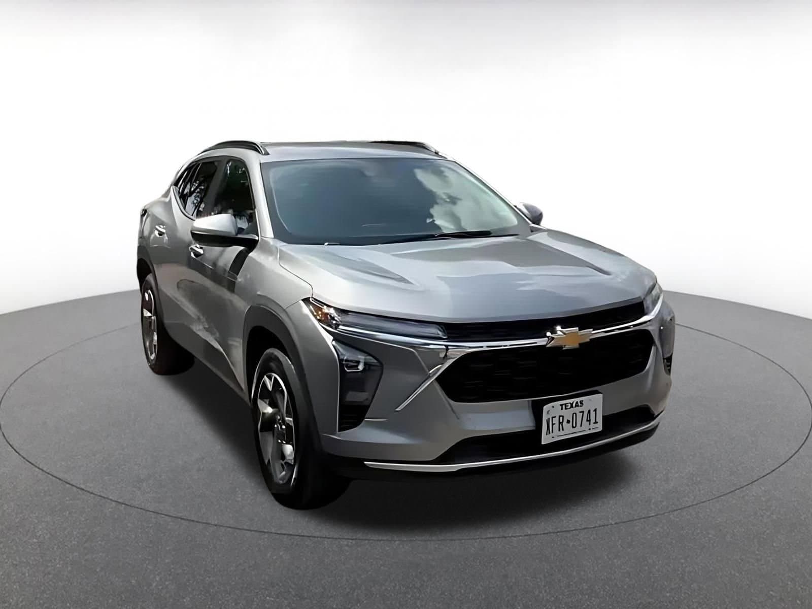 Thumbnail: 2025 Chevrolet Trax - 3