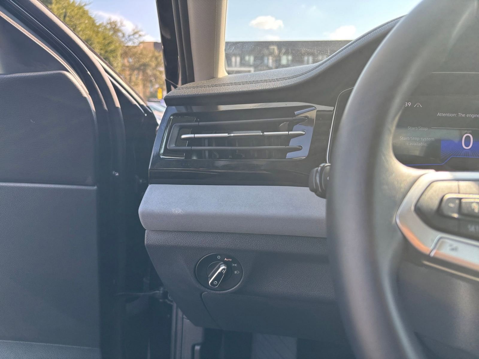 Thumbnail: 2025 Volkswagen Jetta - 32