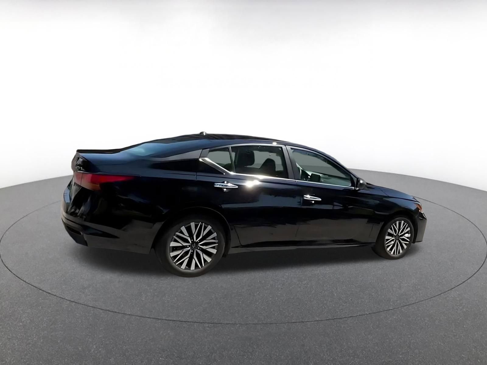 Thumbnail: 2025 Nissan Altima - 10