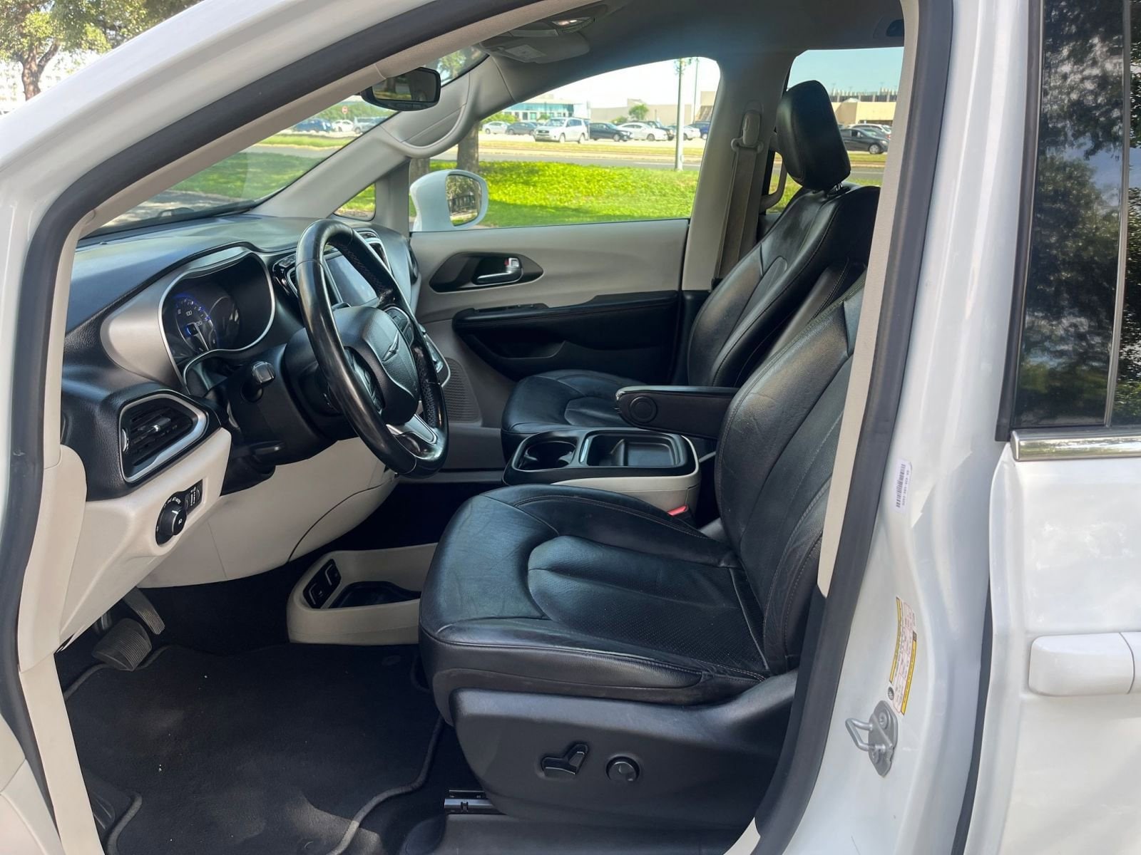 Thumbnail: 2020 Chrysler Pacifica - 21