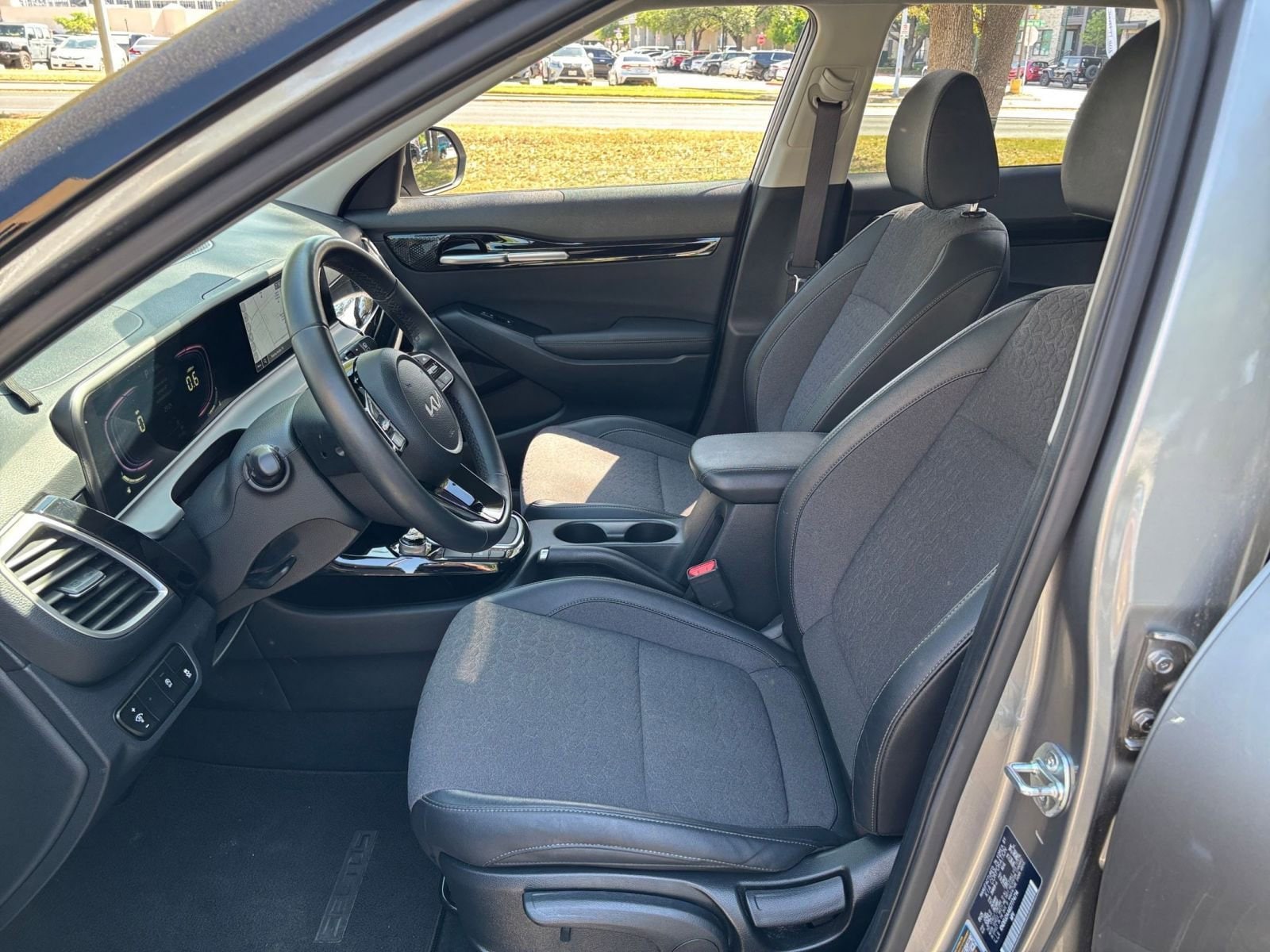 Thumbnail: 2025 Kia Seltos - 31