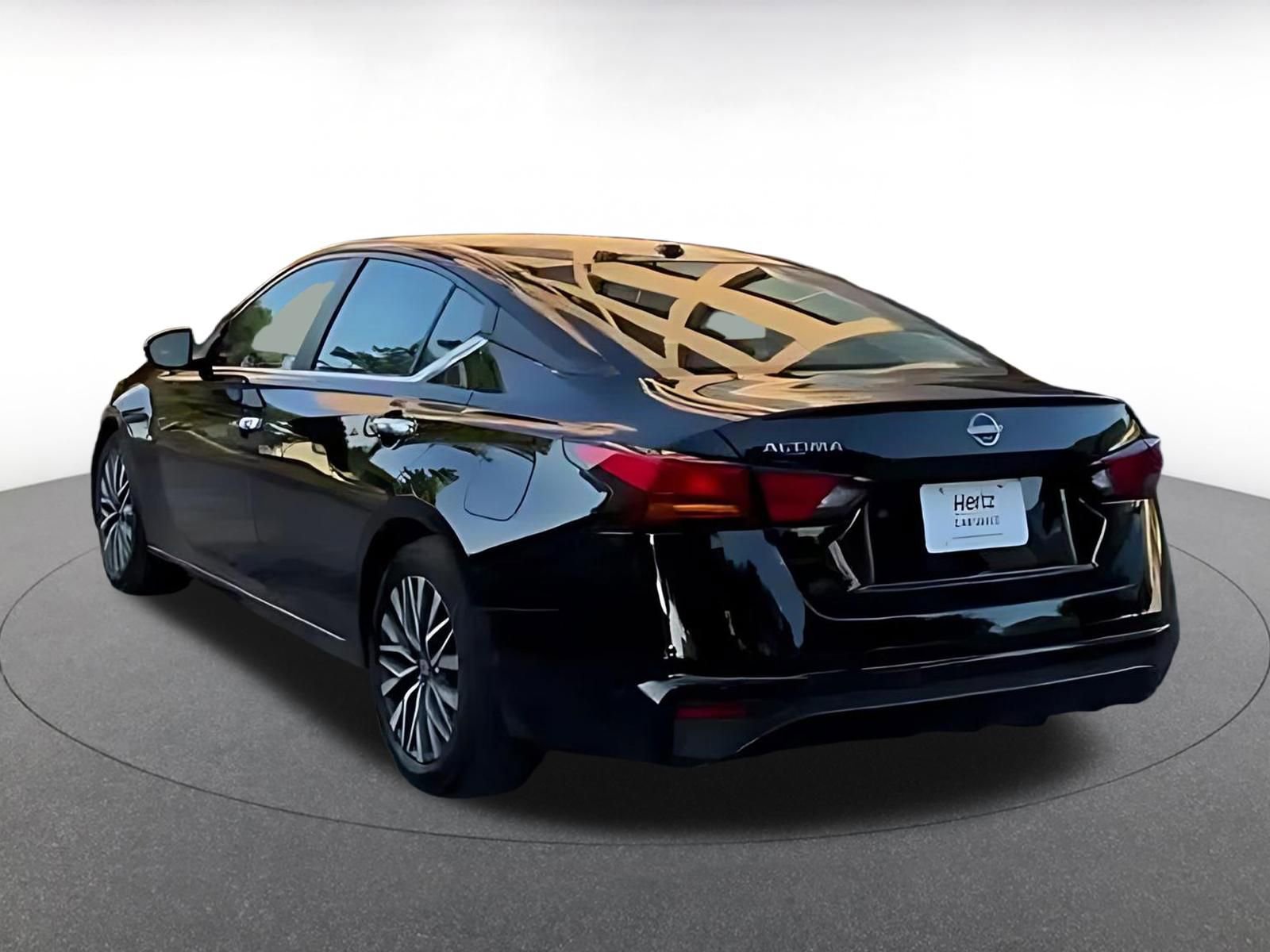 Thumbnail: 2025 Nissan Altima - 8