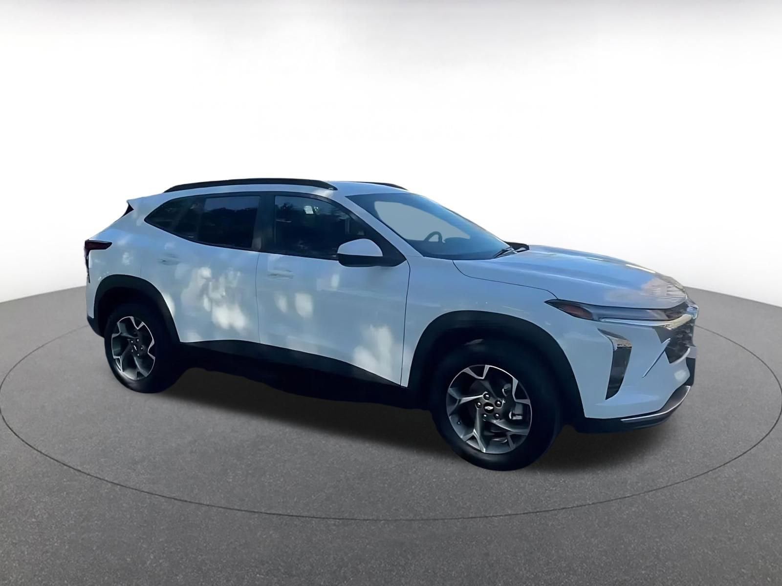 Thumbnail: 2025 Chevrolet Trax - 2