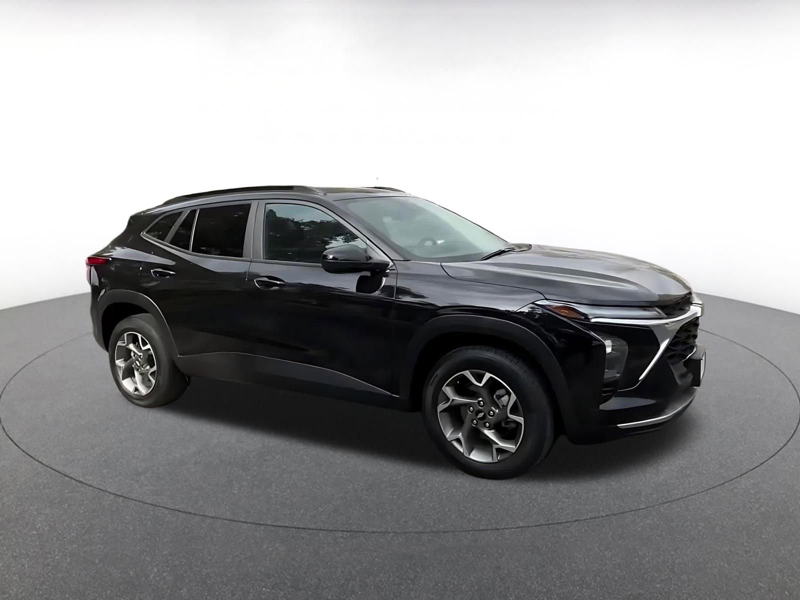 Thumbnail: 2025 Chevrolet Trax - 2