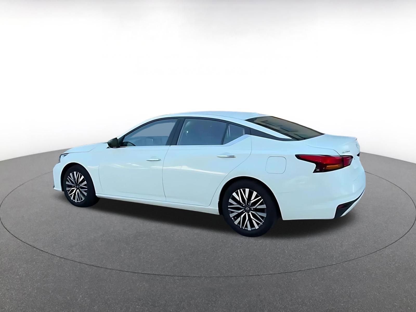 Thumbnail: 2025 Nissan Altima - 10