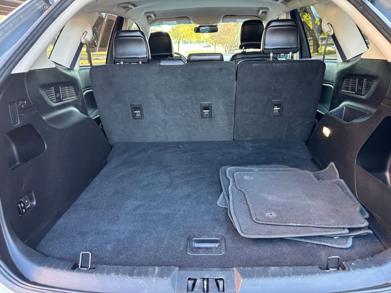 Thumbnail: 2023 Ford Edge - 25