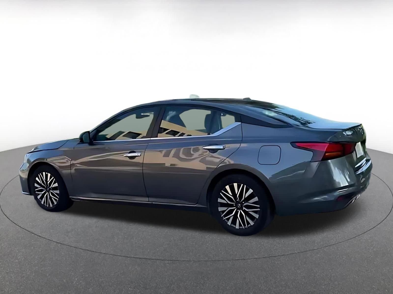 Thumbnail: 2025 Nissan Altima - 8