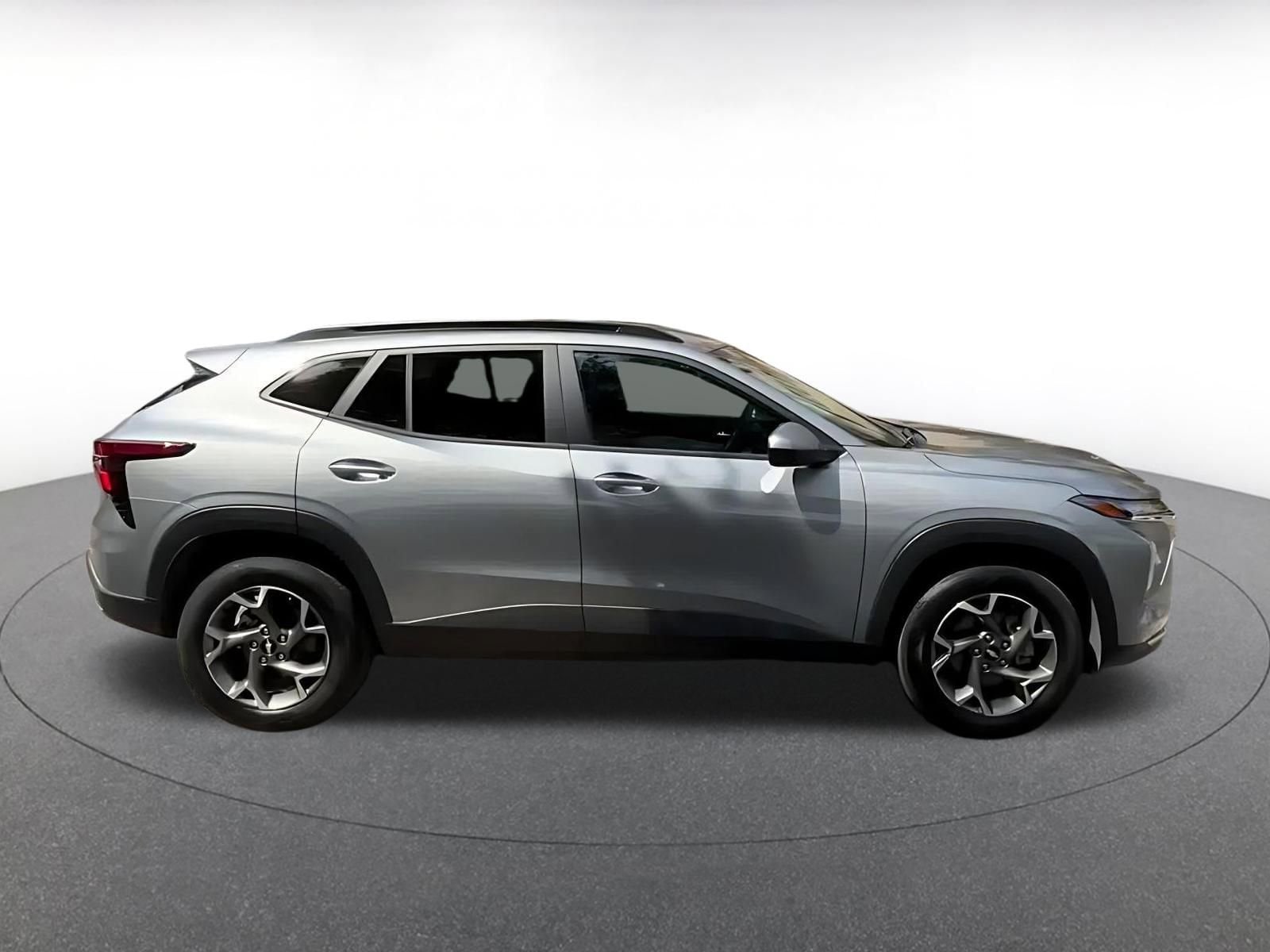 Thumbnail: 2025 Chevrolet Trax - 16