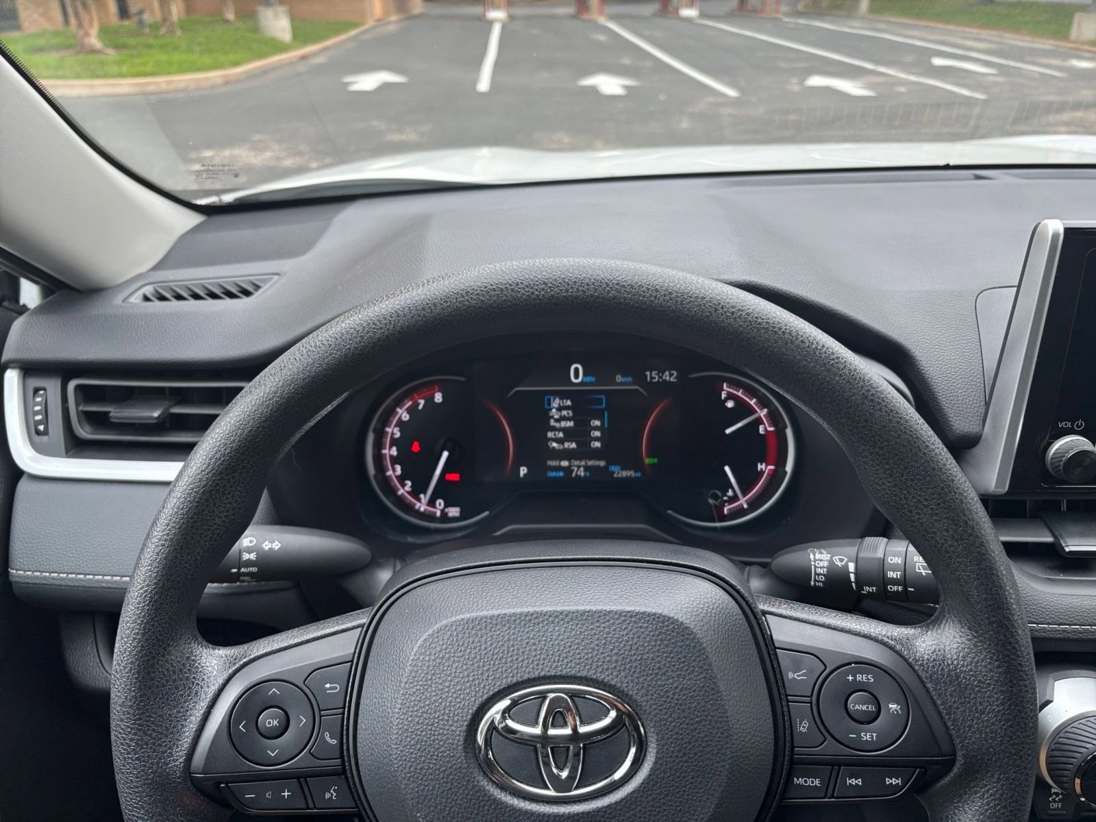 Thumbnail: 2025 Toyota RAV4 - 28