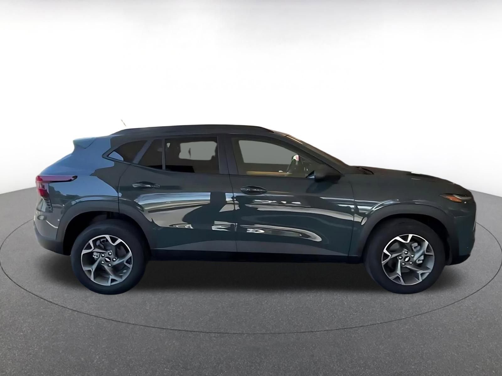 Thumbnail: 2025 Chevrolet Trax - 16