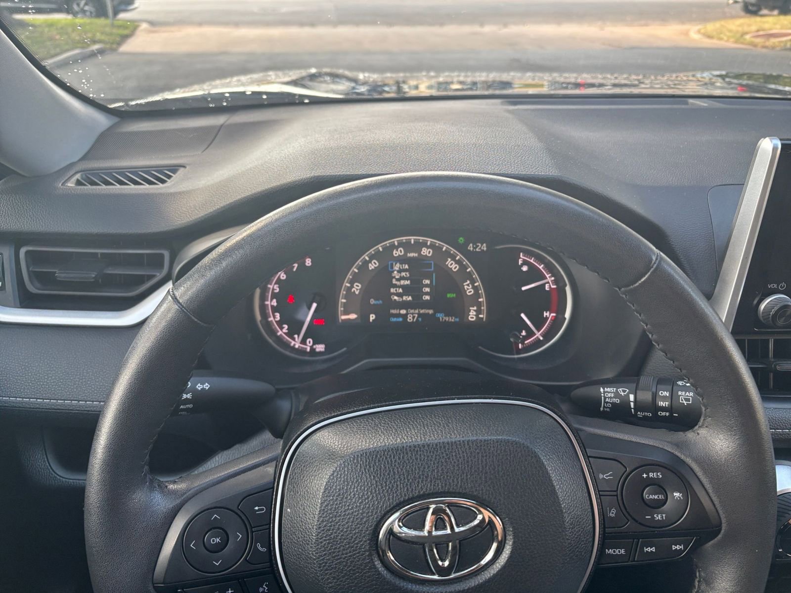 Thumbnail: 2025 Toyota RAV4 - 28