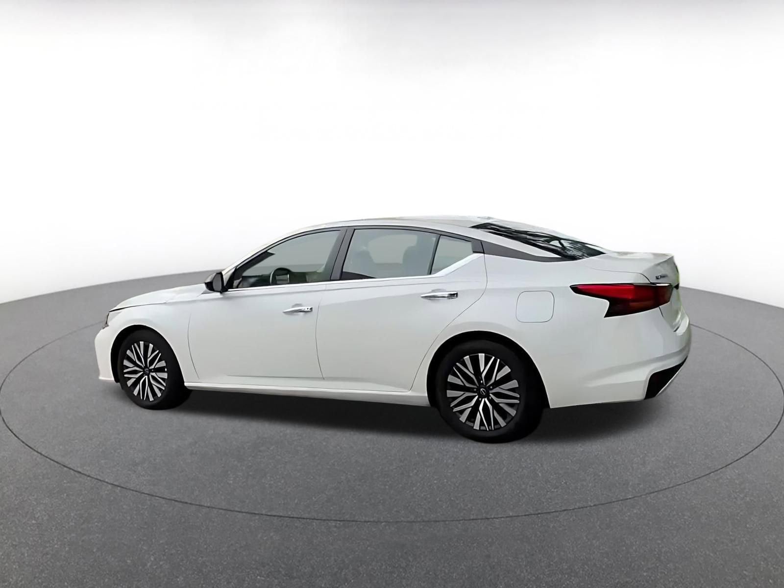 Thumbnail: 2025 Nissan Altima - 10