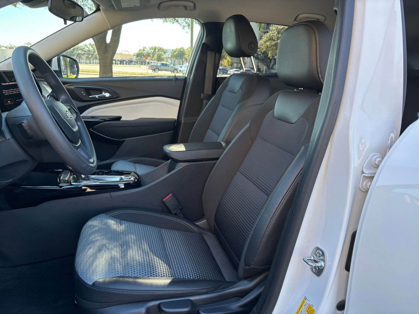 Thumbnail: 2025 Chevrolet Trax - 21