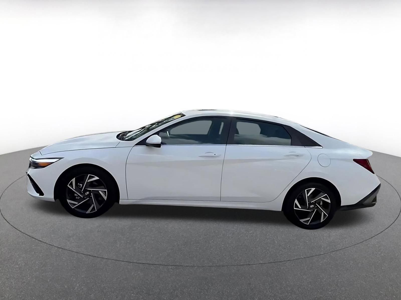 Thumbnail: 2025 Hyundai Elantra - 8