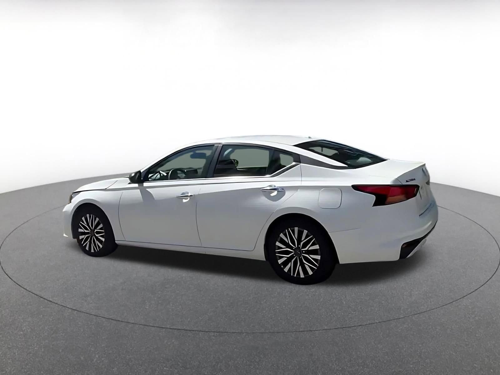Thumbnail: 2025 Nissan Altima - 10