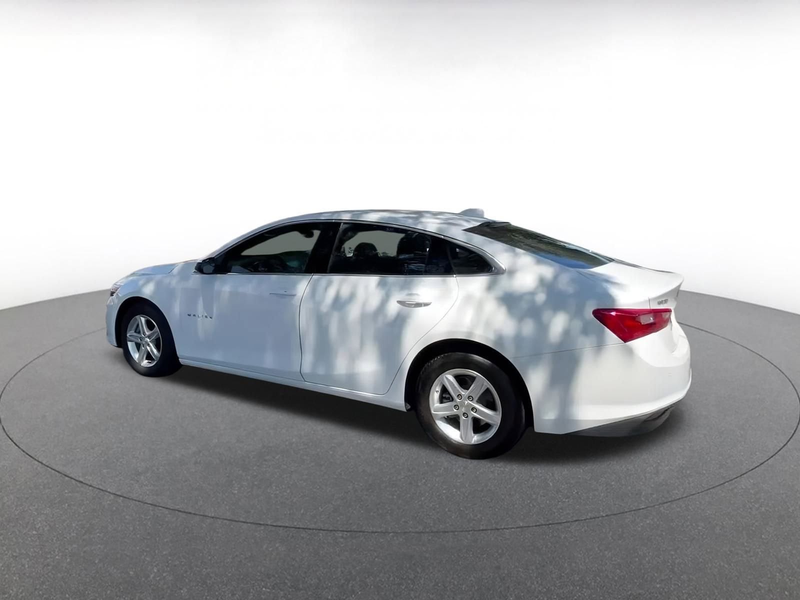 Thumbnail: 2024 Chevrolet Malibu - 10