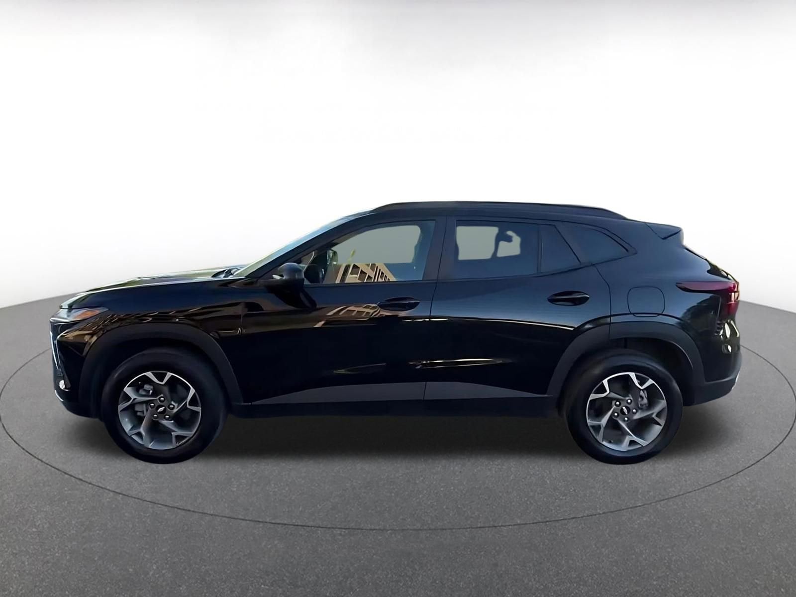 Thumbnail: 2025 Chevrolet Trax - 8
