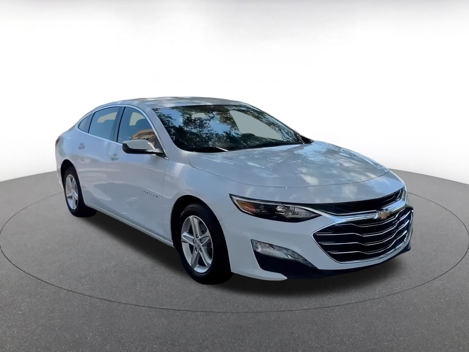 Thumbnail: 2024 Chevrolet Malibu - 3