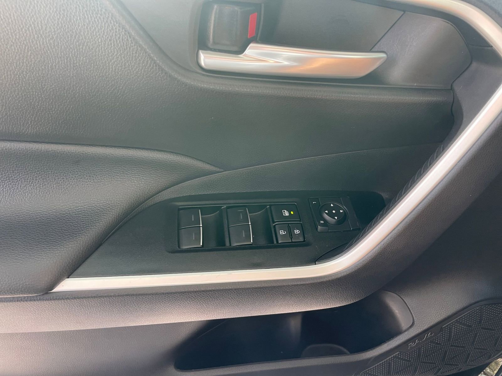 Thumbnail: 2025 Toyota RAV4 - 20