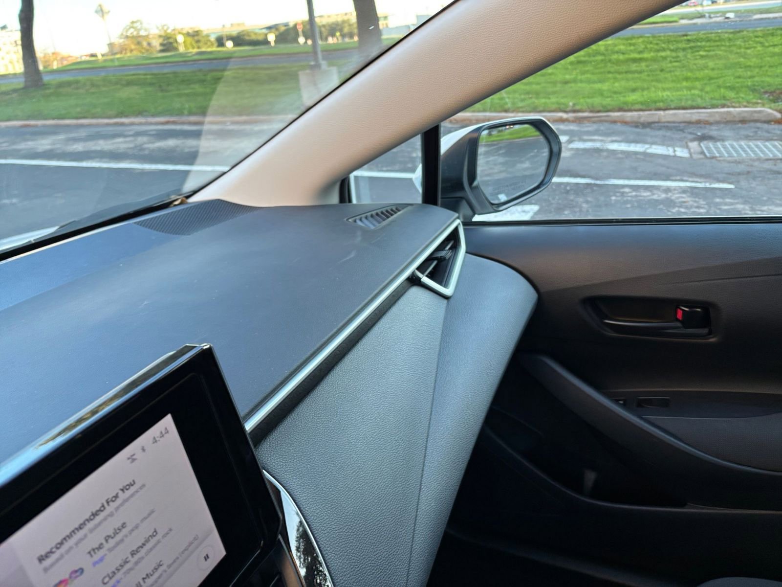 Thumbnail: 2025 Toyota Corolla - 33