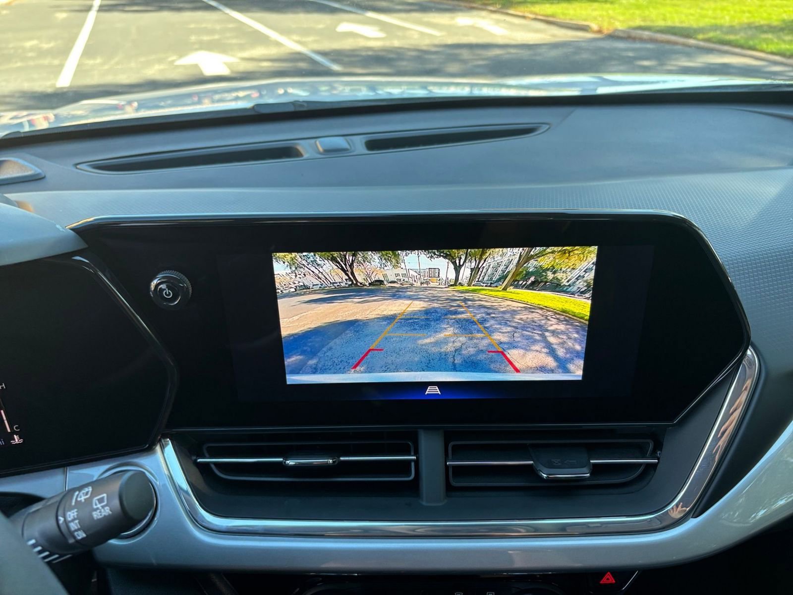 Thumbnail: 2025 Chevrolet Trax - 17