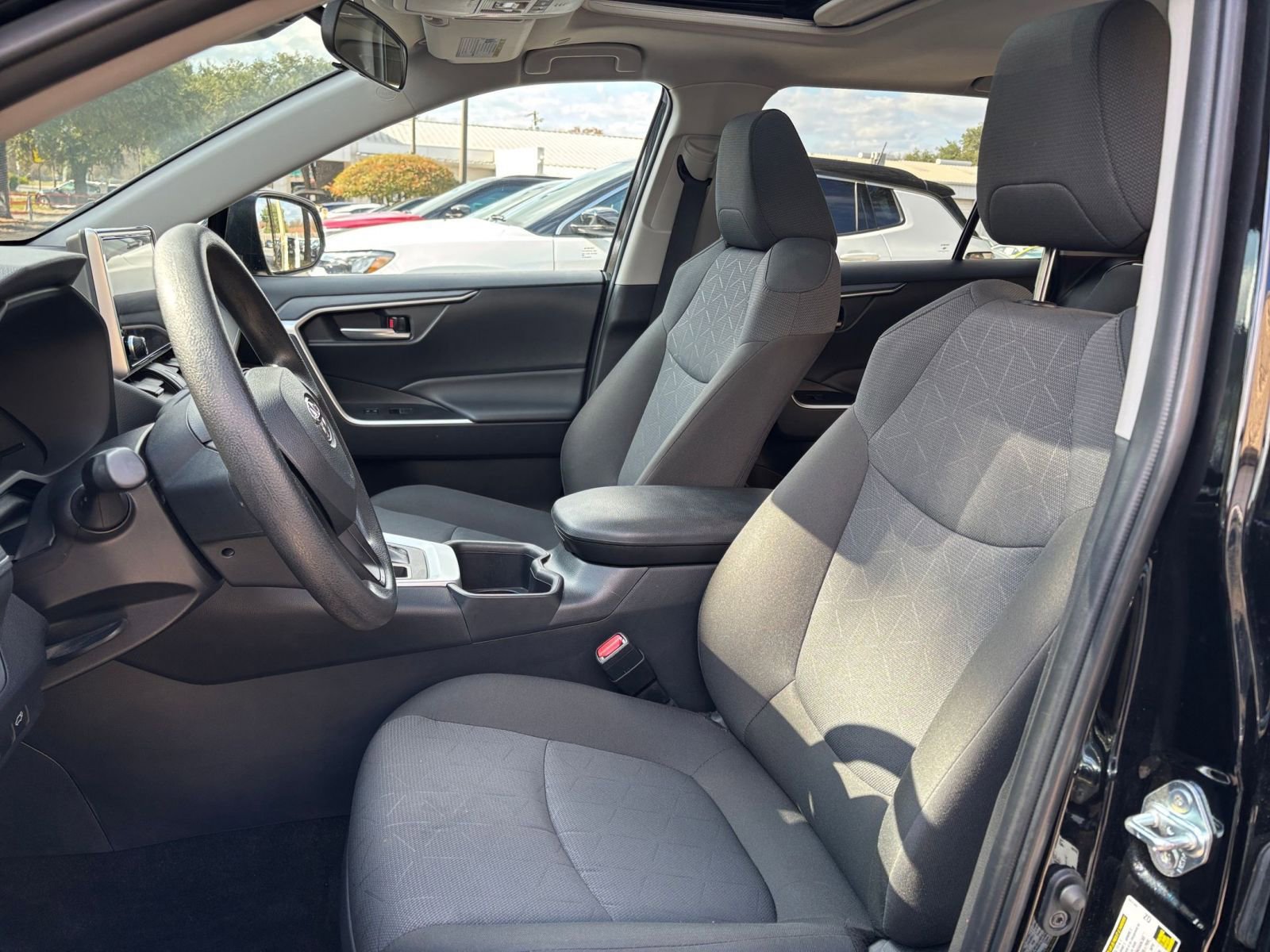 Thumbnail: 2025 Toyota RAV4 - 30