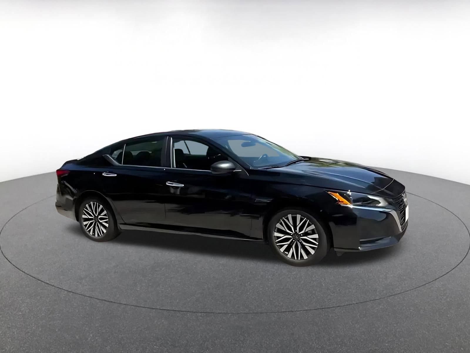 Thumbnail: 2025 Nissan Altima - 11
