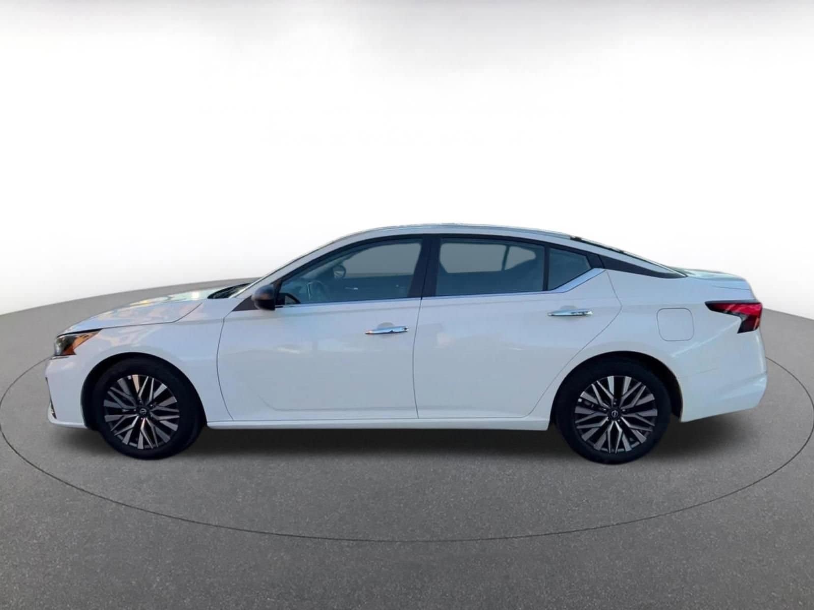 Thumbnail: 2025 Nissan Altima - 8