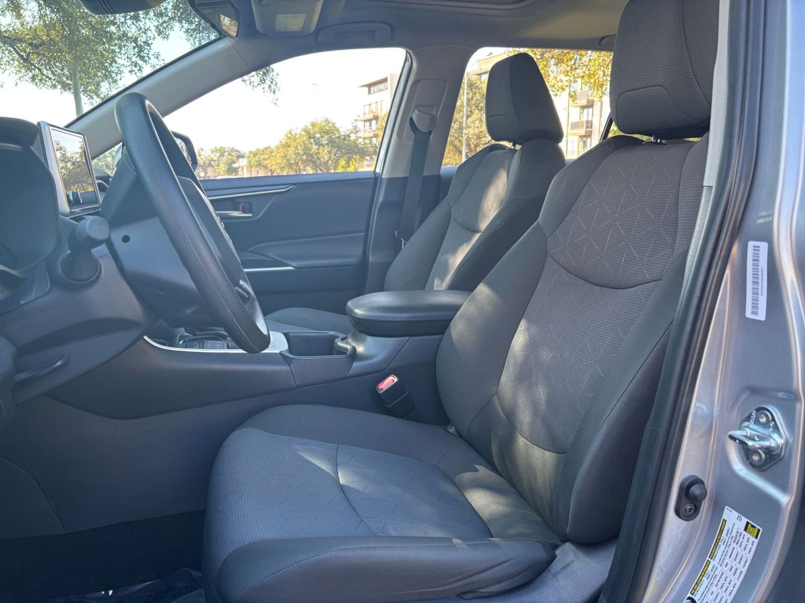 Thumbnail: 2025 Toyota RAV4 - 21