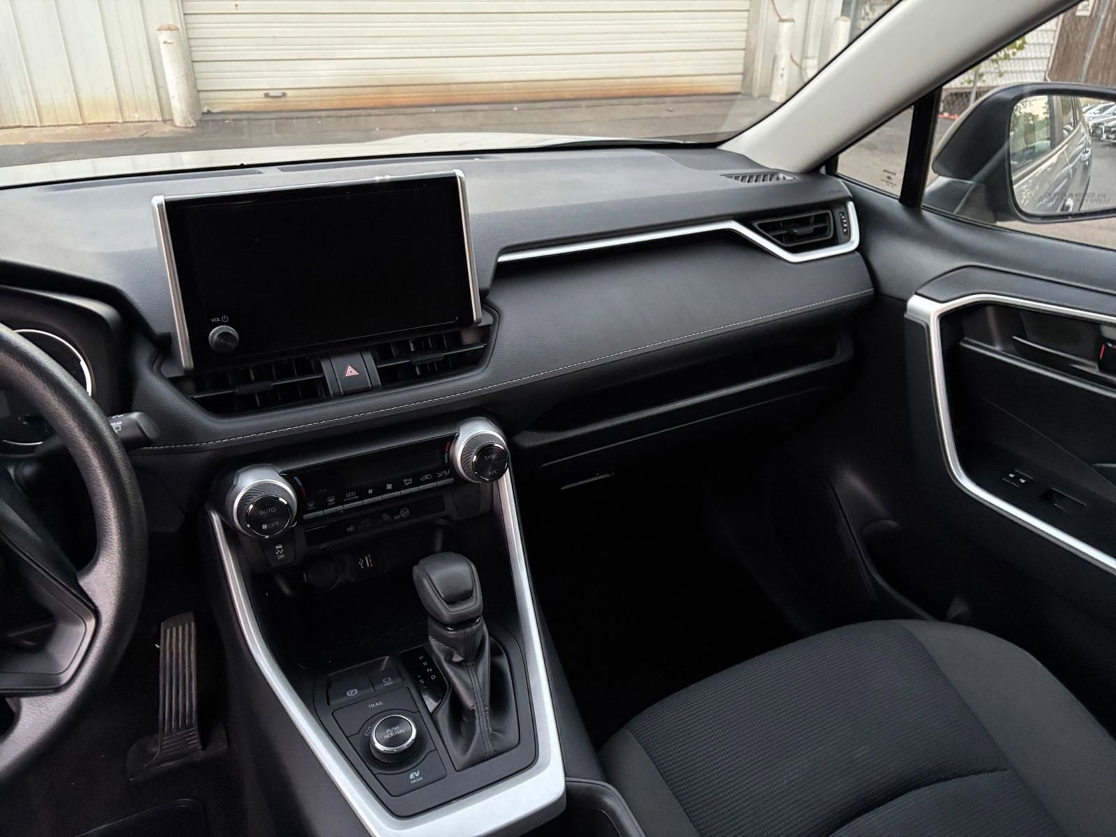 Thumbnail: 2025 Toyota RAV4 - 34