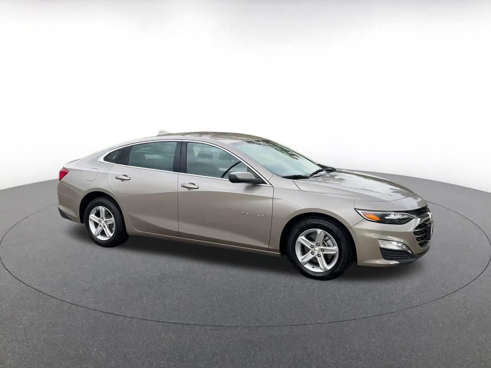 Thumbnail: 2024 Chevrolet Malibu - 2