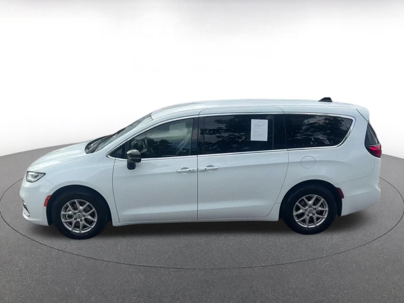 Thumbnail: 2025 Chrysler Pacifica - 7