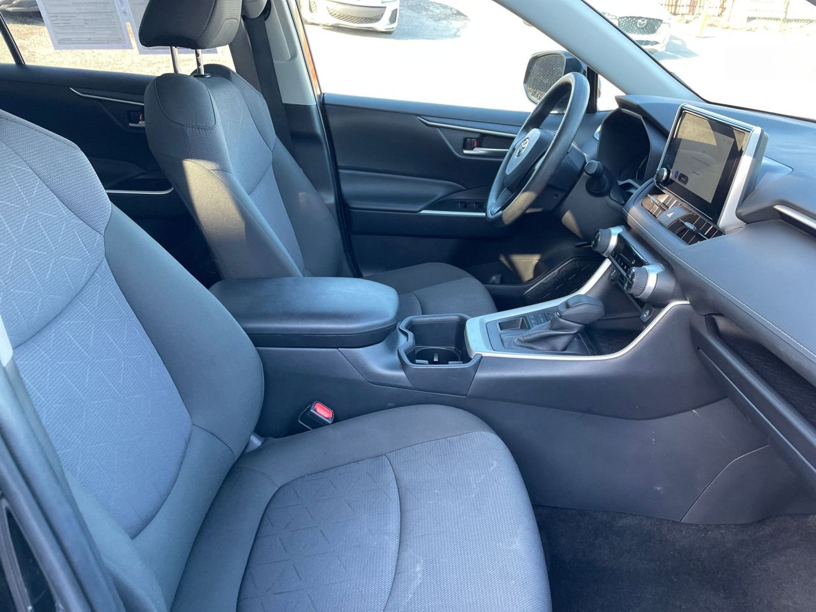 Thumbnail: 2025 Toyota RAV4 - 31