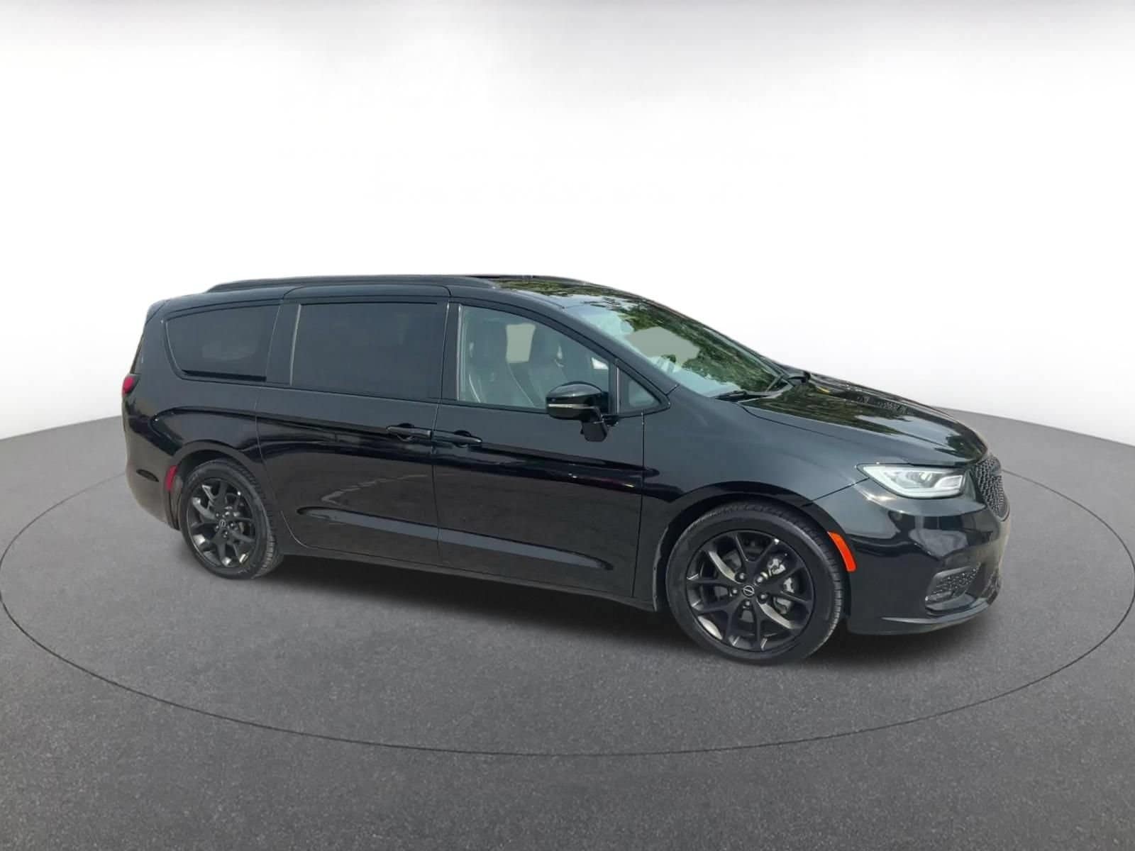 Thumbnail: 2025 Chrysler Pacifica - 2