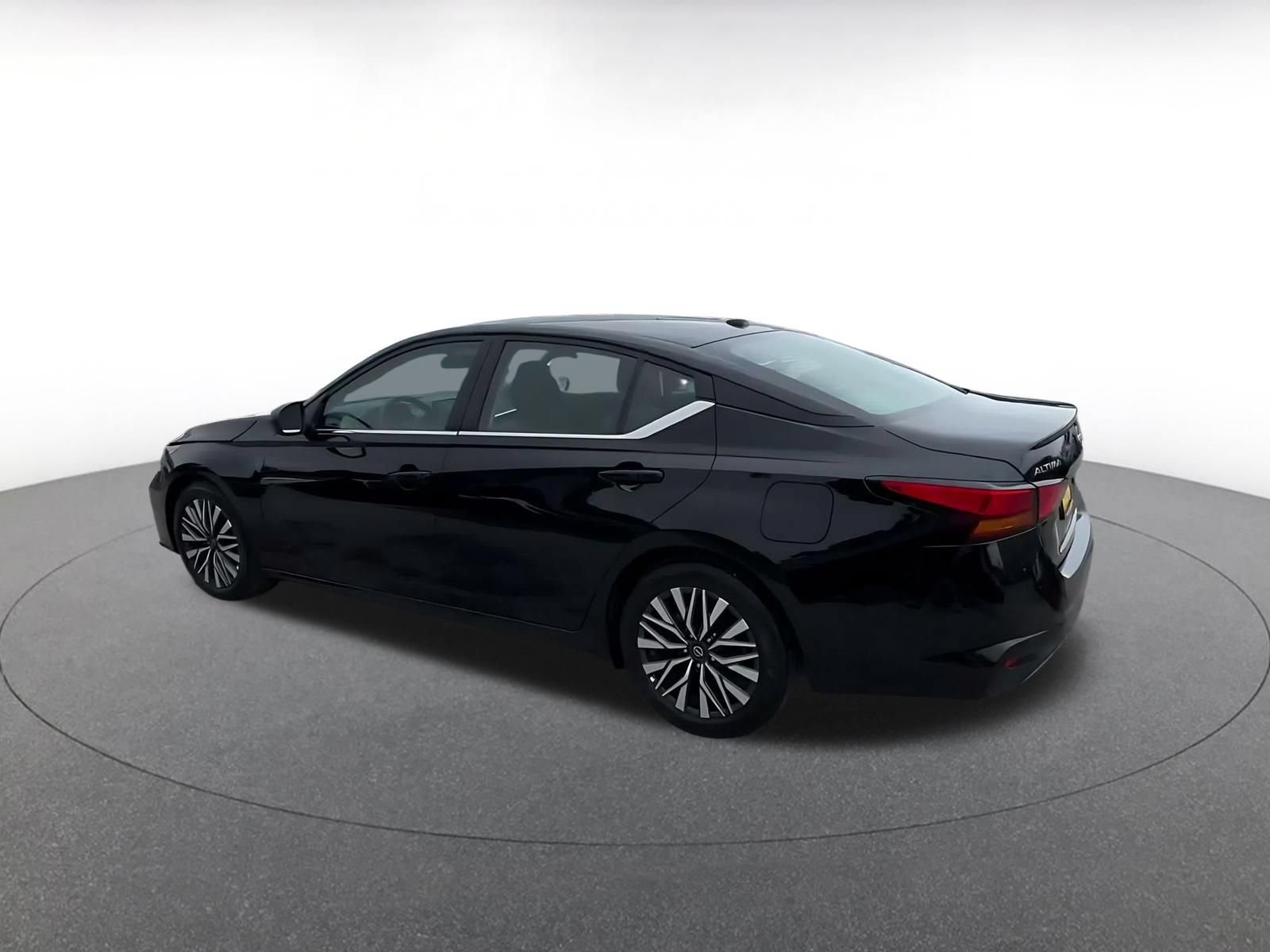 Thumbnail: 2026 Nissan Altima - 9