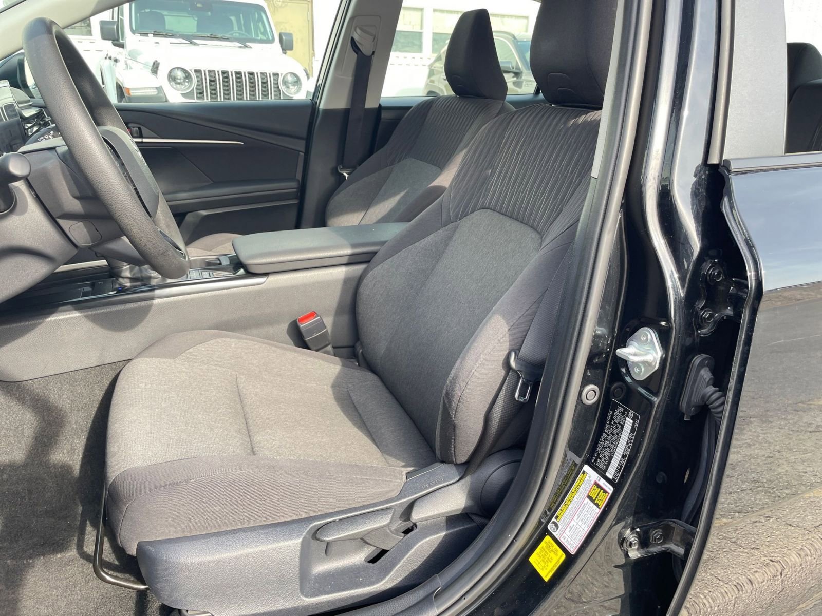 Thumbnail: 2025 Toyota Camry - 25