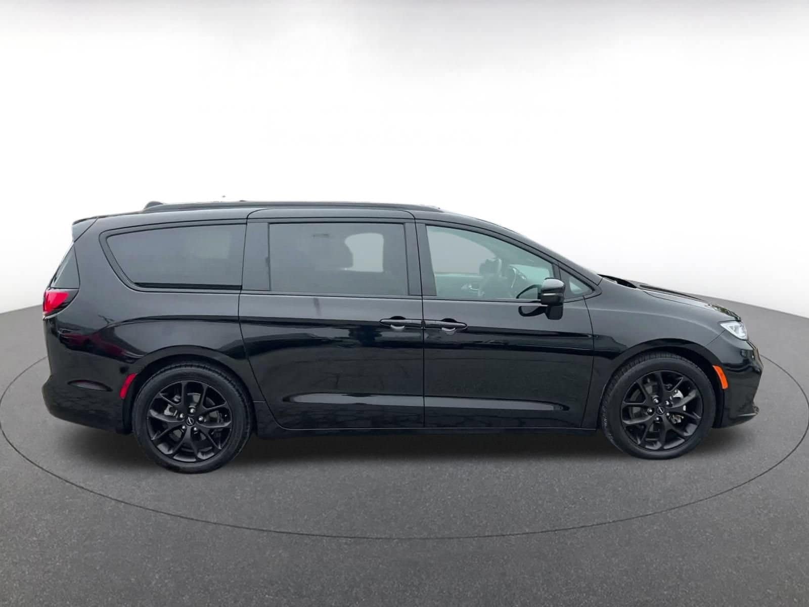 Thumbnail: 2025 Chrysler Pacifica - 13