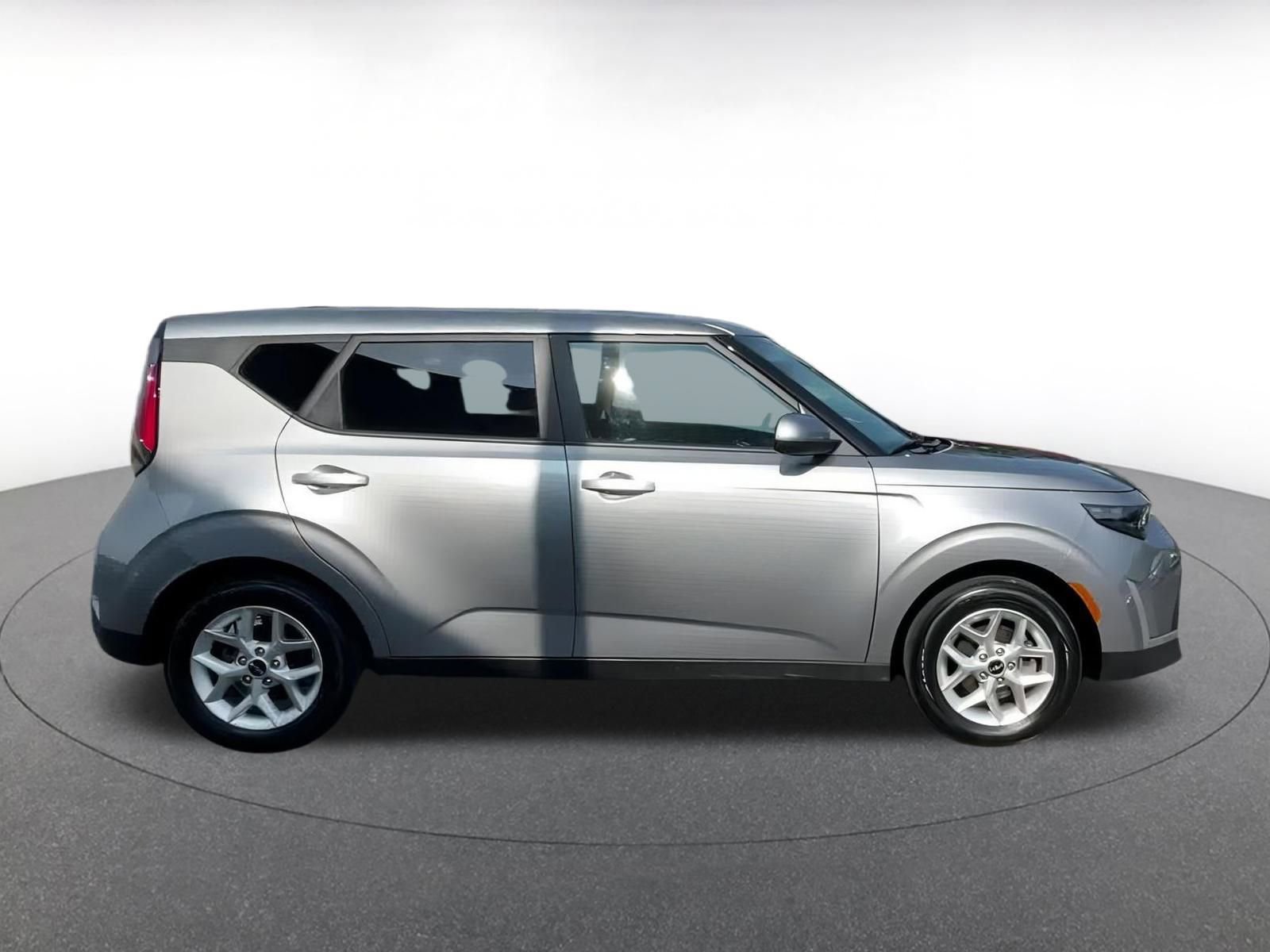 2024 Kia Soul LX 12