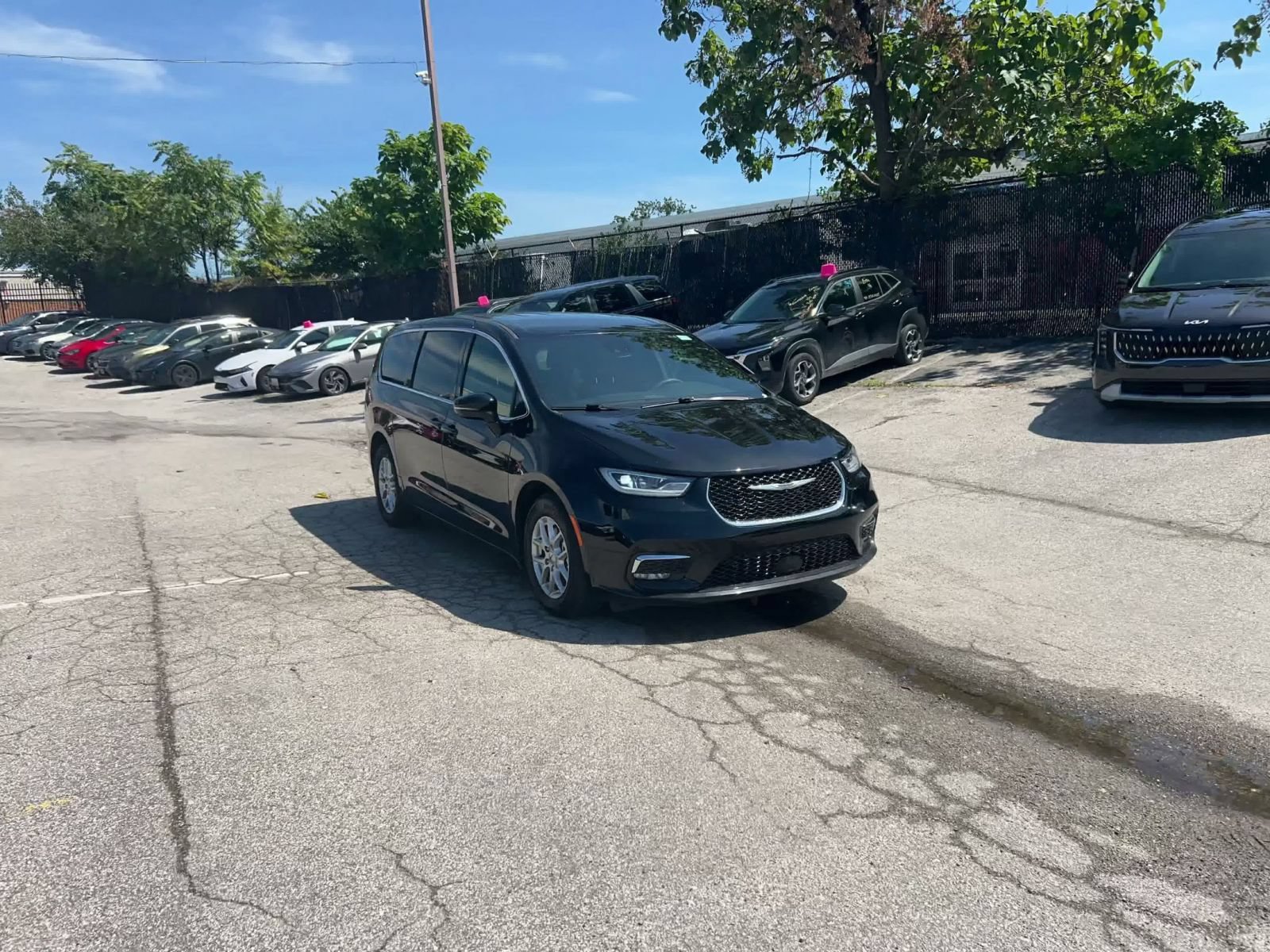 Thumbnail: 2025 Chrysler Pacifica - 3