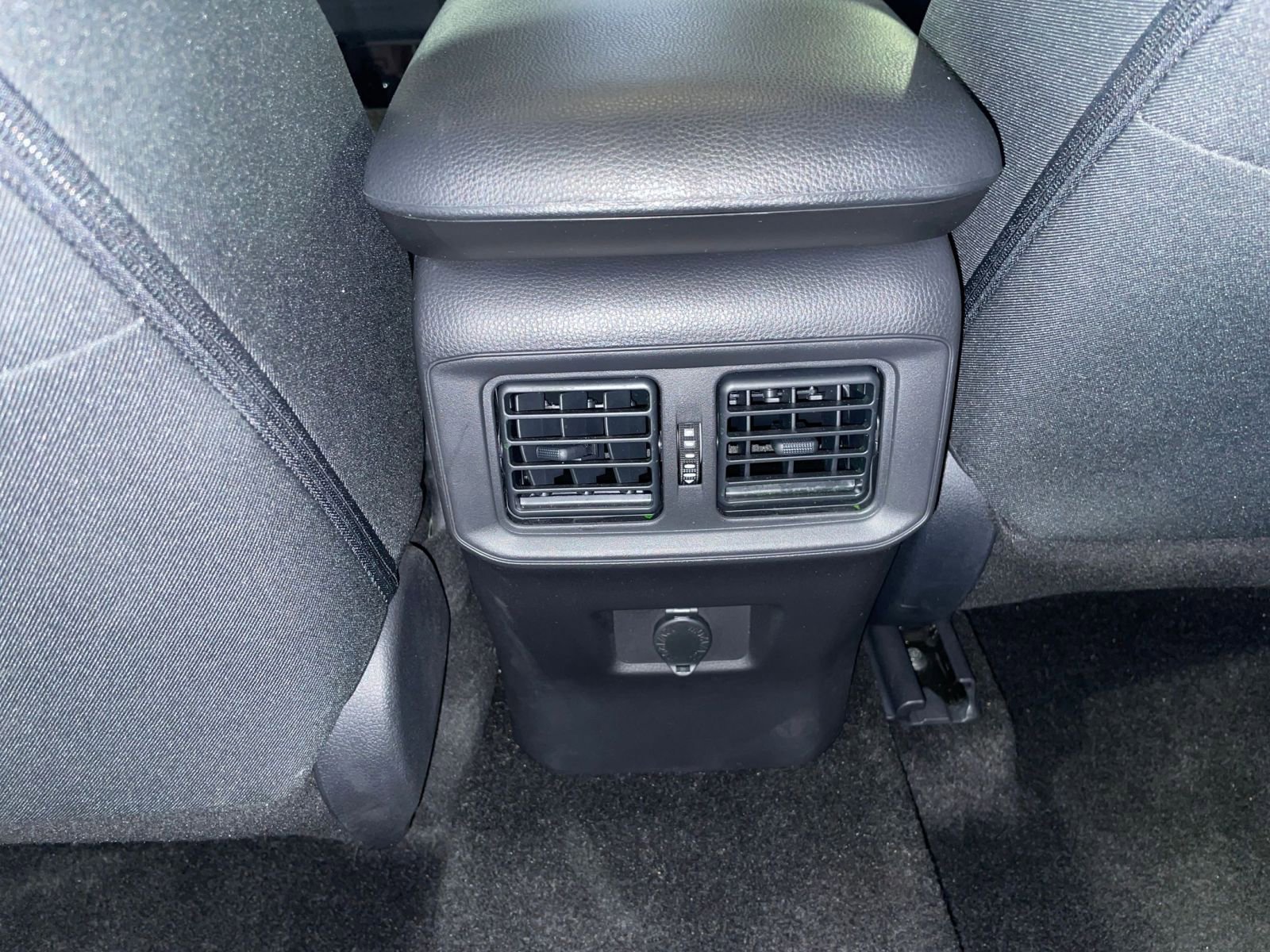 Thumbnail: 2025 Toyota RAV4 - 23