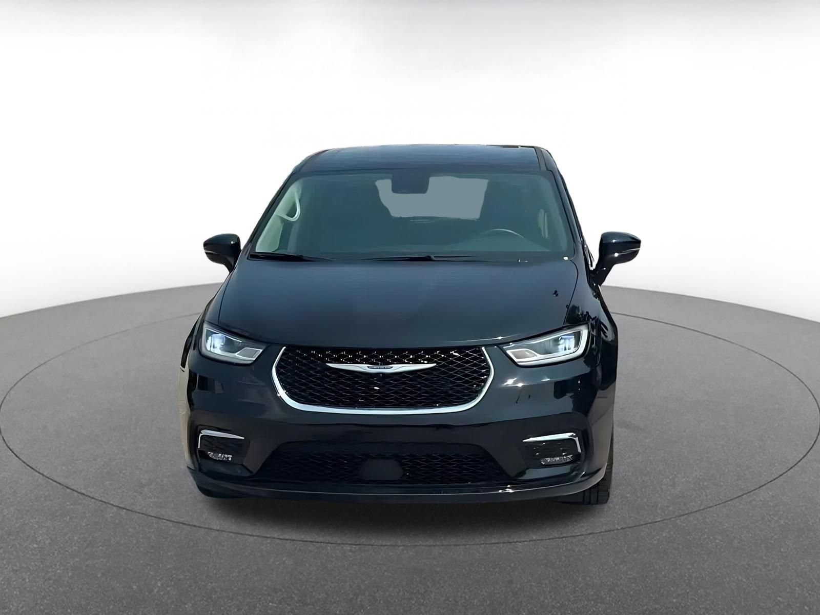 Thumbnail: 2024 Chrysler Pacifica - 3