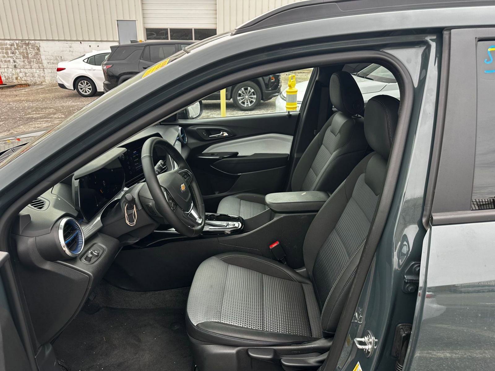 Thumbnail: 2025 Chevrolet Trax - 7