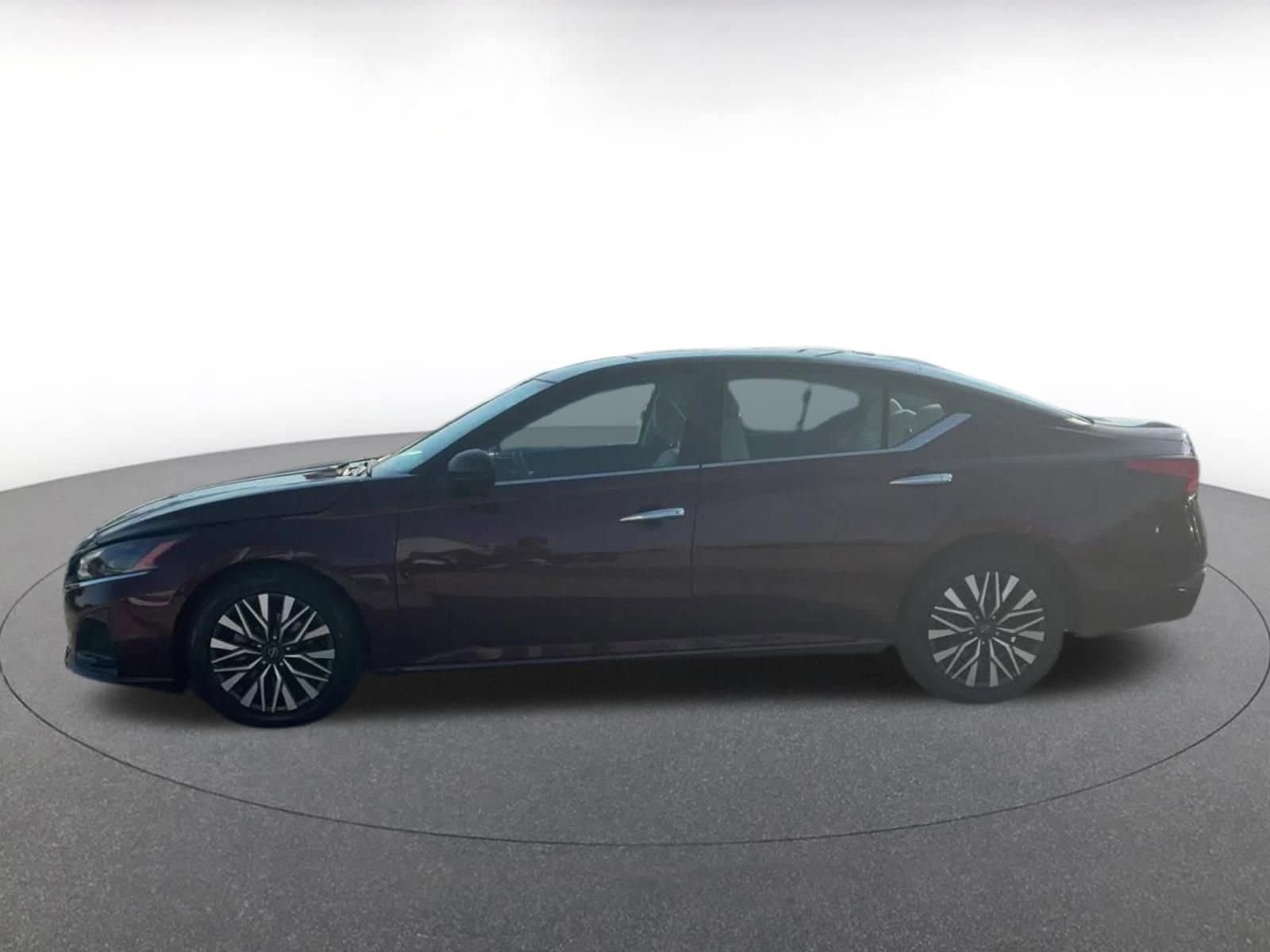 Thumbnail: 2025 Nissan Altima - 9