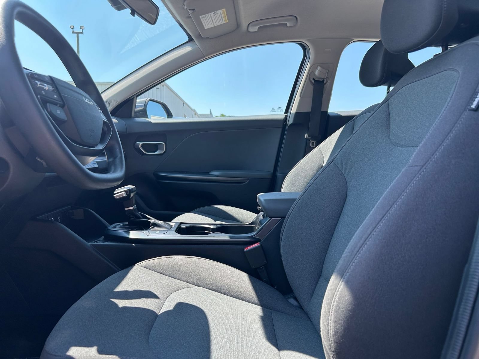 2025 Kia K4 LXS - Photo 21