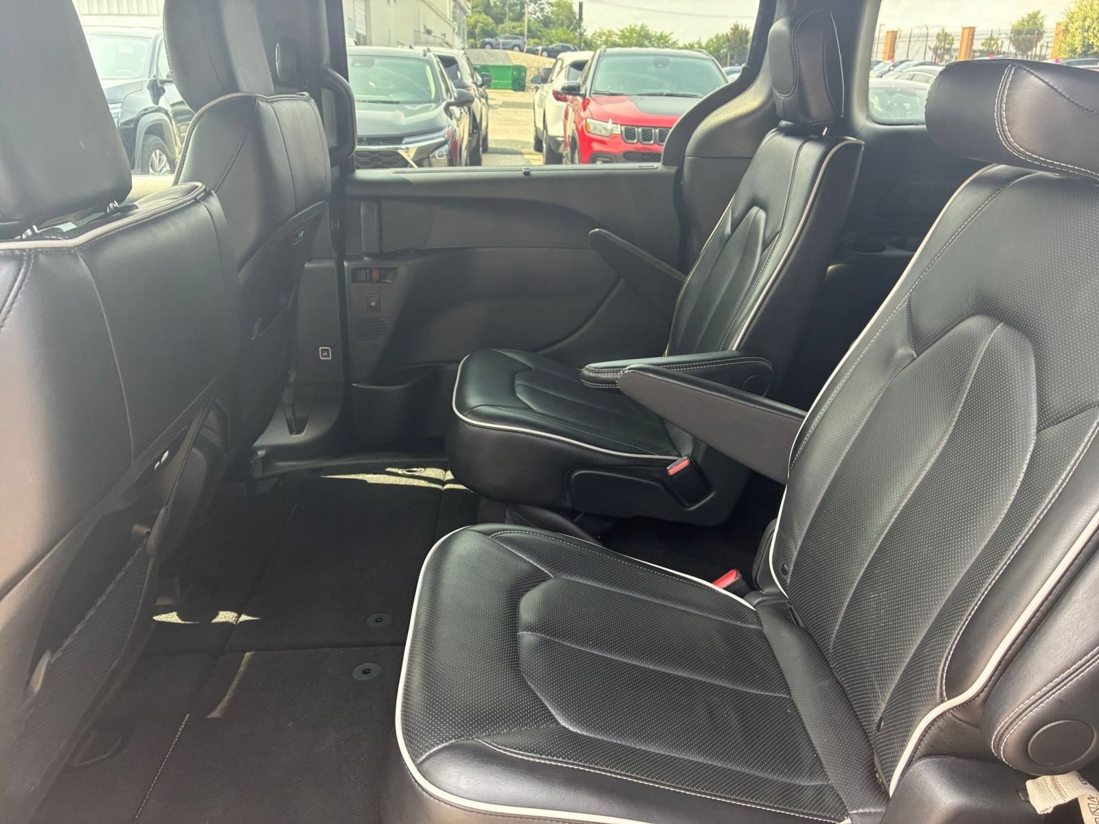 Thumbnail: 2025 Chrysler Pacifica - 21