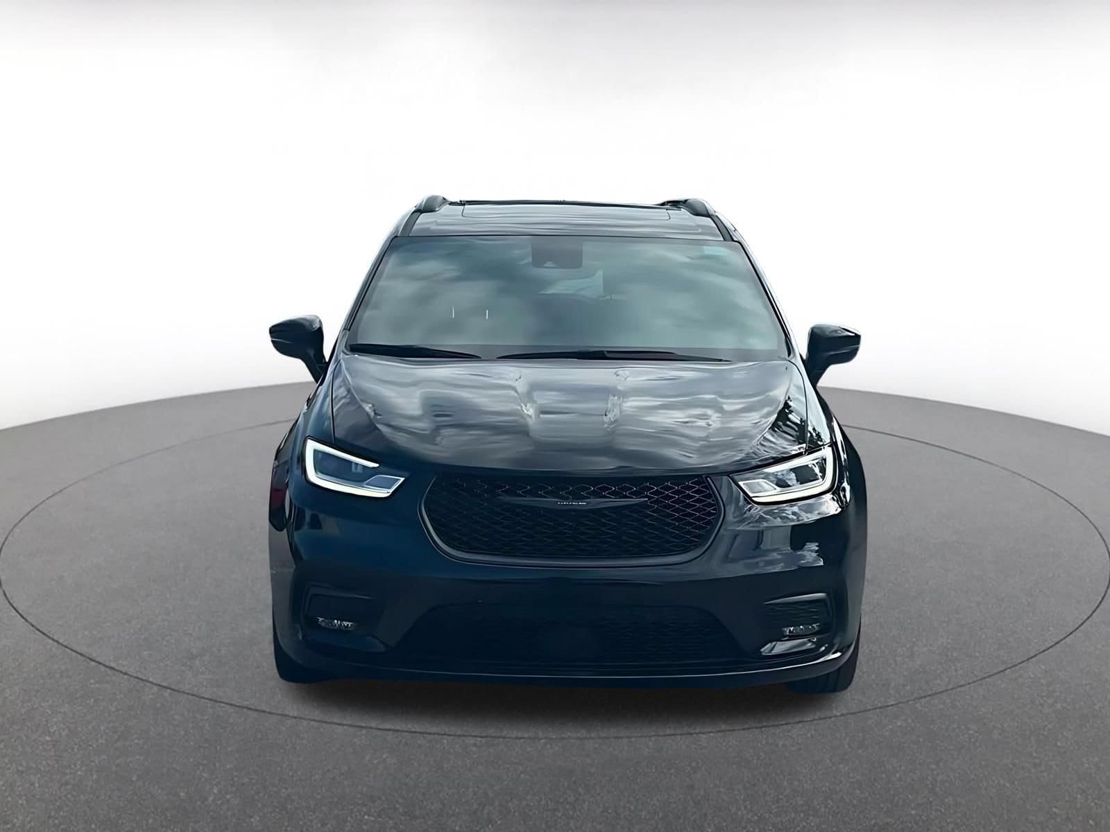 Thumbnail: 2025 Chrysler Pacifica - 4