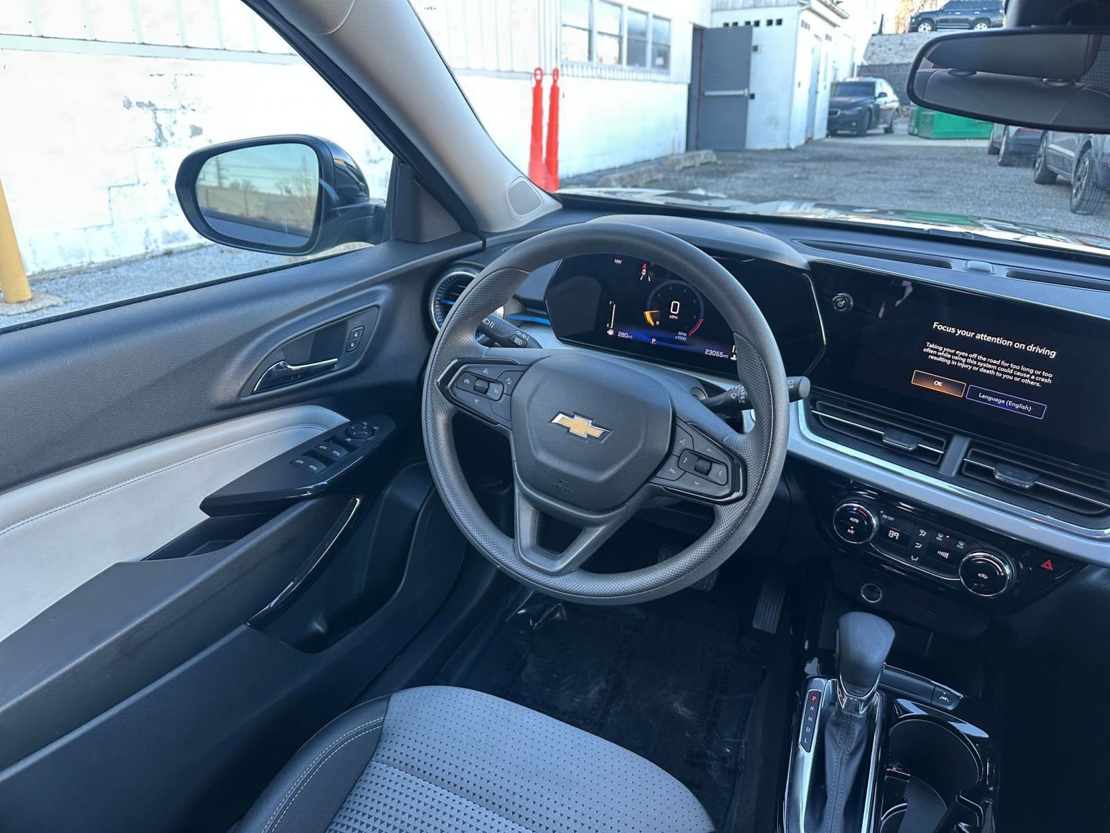 Thumbnail: 2025 Chevrolet Trax - 32